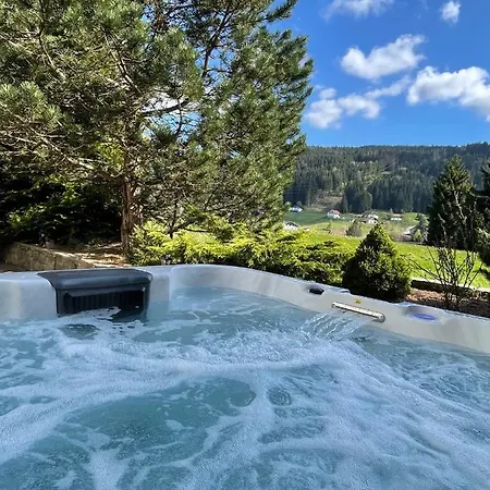 Semesterbostad La Charbonniere, Grand Haut-de-gamme Avec Jacuzzi Et Sauna