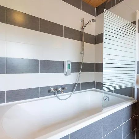 別荘 La Charbonniere, Grand Haut-de-gamme Avec Jacuzzi Et Sauna ジェラールメ