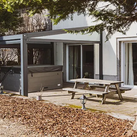 Ferienhaus La Charbonniere, Grand Haut-de-gamme Avec Jacuzzi Et Sauna *