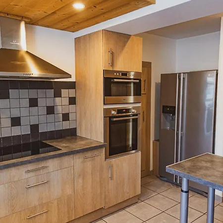 Semesterbostad La Charbonniere, Grand Haut-de-gamme Avec Jacuzzi Et Sauna